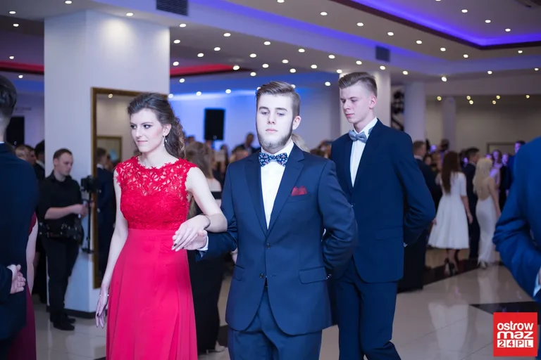 Studniówka maturzystów LO im. M. Kopernika (zdjęcia, wideo)
