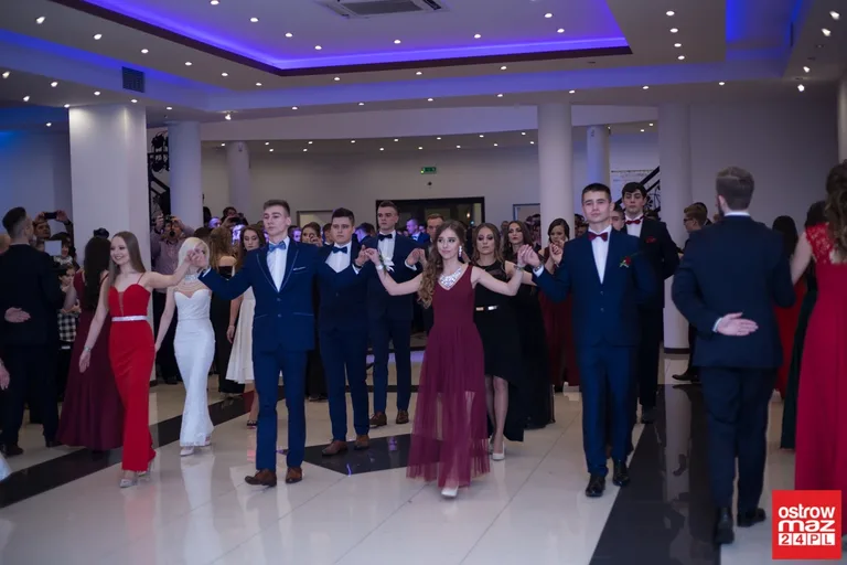 Studniówka maturzystów LO im. M. Kopernika (zdjęcia, wideo)