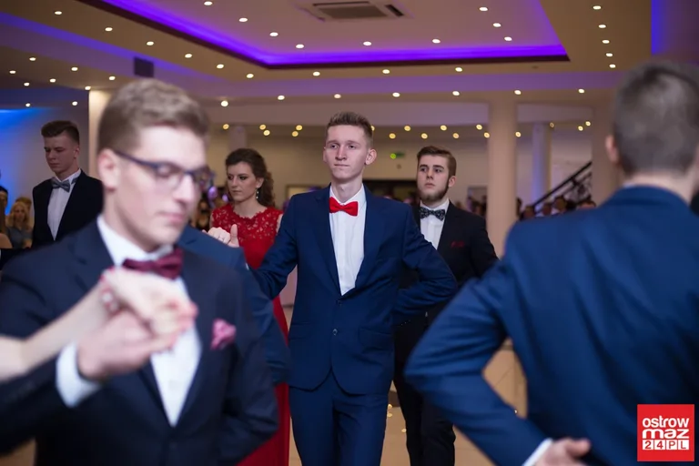 Studniówka maturzystów LO im. M. Kopernika (zdjęcia, wideo)