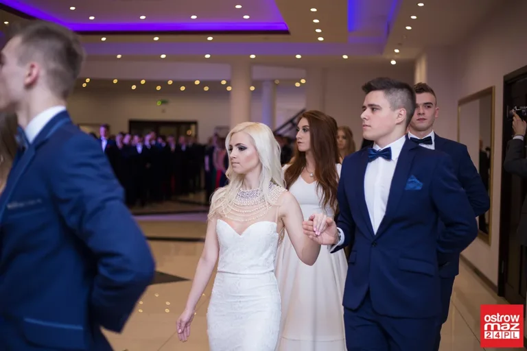 Studniówka maturzystów LO im. M. Kopernika (zdjęcia, wideo)