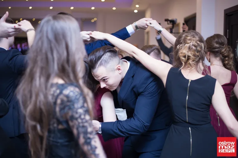 Studniówka maturzystów LO im. M. Kopernika (zdjęcia, wideo)
