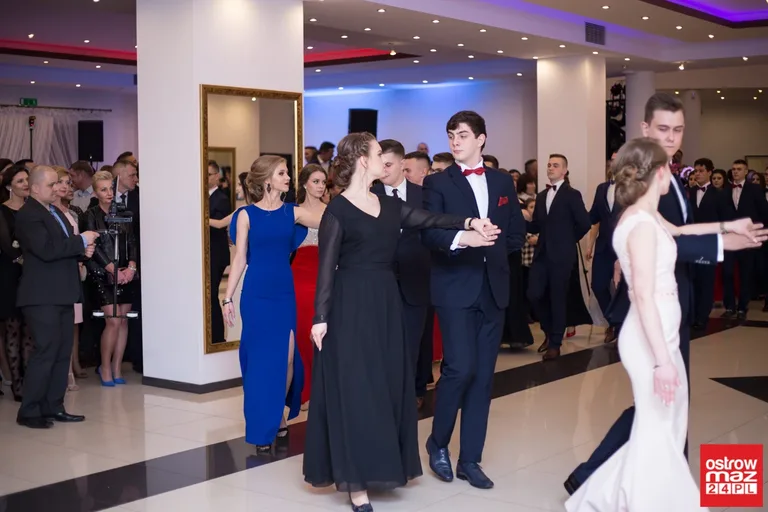 Studniówka maturzystów LO im. M. Kopernika (zdjęcia, wideo)
