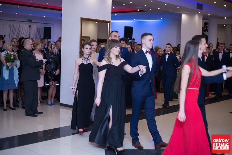Studniówka maturzystów LO im. M. Kopernika (zdjęcia, wideo)