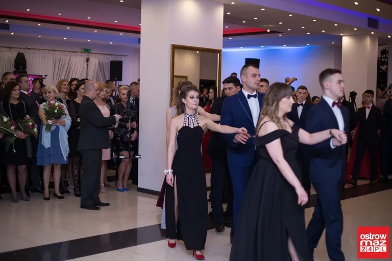 Studniówka maturzystów LO im. M. Kopernika (zdjęcia, wideo)