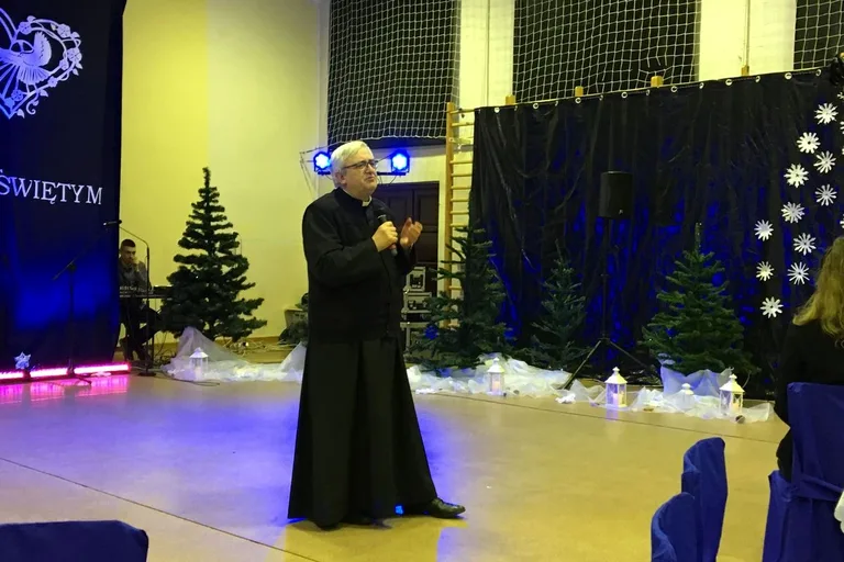 Spotkanie pracowników oświaty z biskupem Tadeuszem Bronakowskim (zdjęcia)