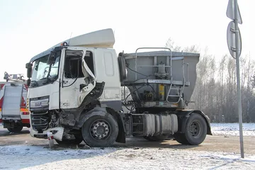 Wypadek na dw nr 677 relacji Łomża-Ostrów. Jedna osoba w szpitalu (zdjęcia)