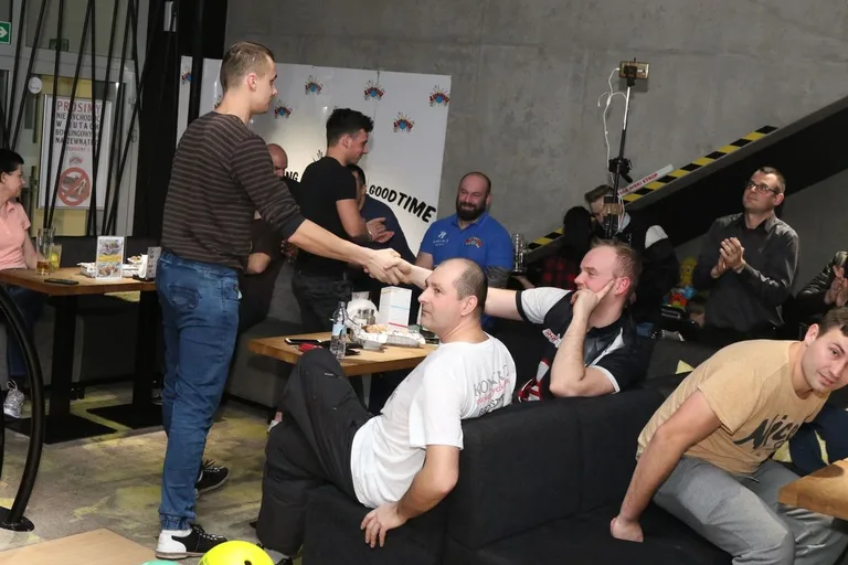 Brzostek tuż za podium w bowlingu (zdjęcia, wideo)