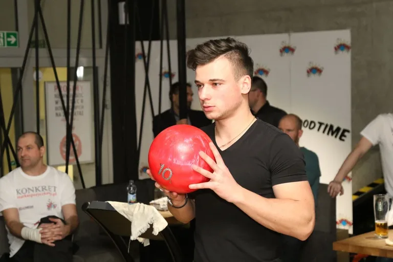 Brzostek tuż za podium w bowlingu (zdjęcia, wideo)