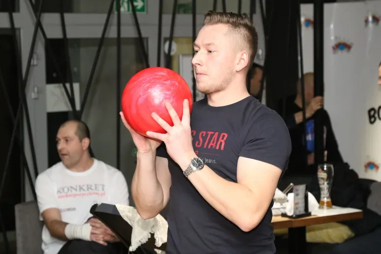 Brzostek tuż za podium w bowlingu (zdjęcia, wideo)