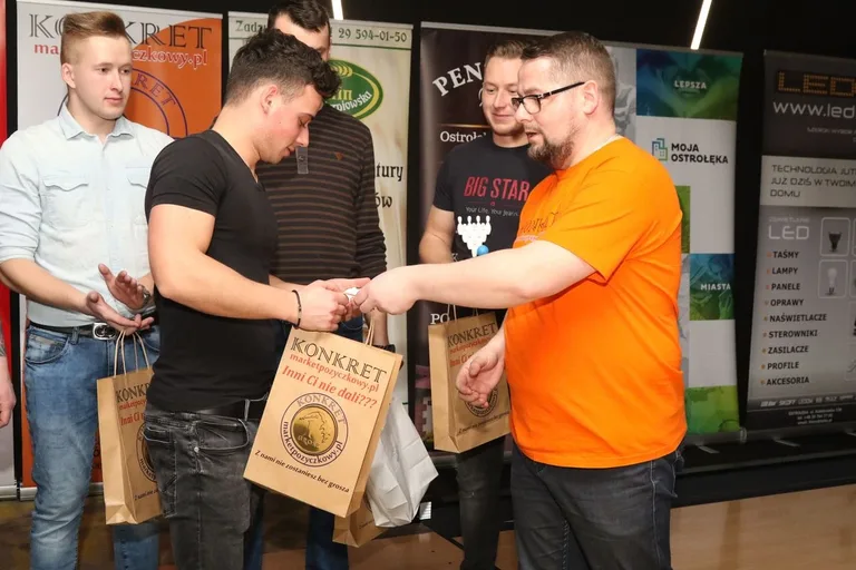 Brzostek tuż za podium w bowlingu (zdjęcia, wideo)