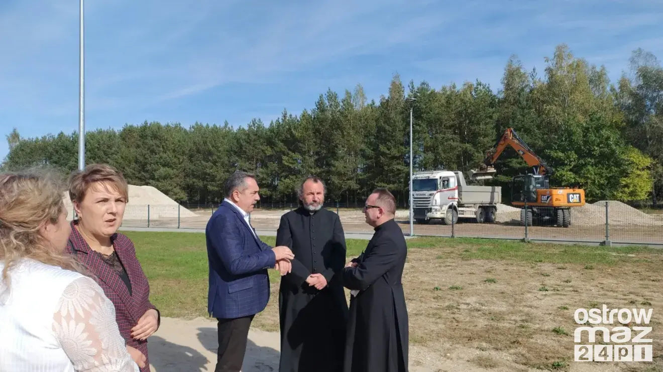 Otwarcie cmentarza komunalnego w Małkini Górnej. Fot. H. Chromińska