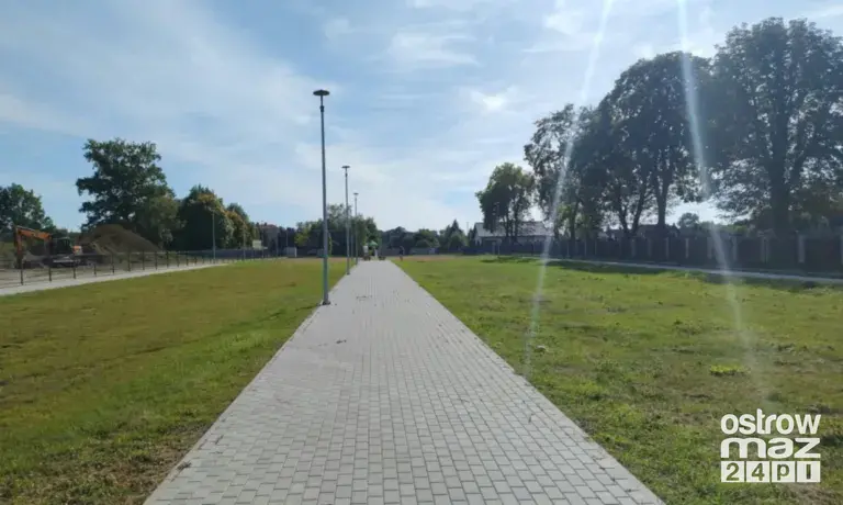 Otwarcie cmentarza komunalnego w Małkini Górnej. Fot. H. Chromińska