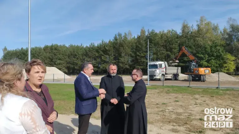 Otwarcie cmentarza komunalnego w Małkini Górnej. Fot. H. Chromińska