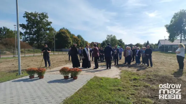 Otwarcie cmentarza komunalnego w Małkini Górnej. Fot. H. Chromińska