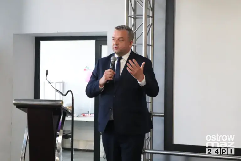 Uniwersytet Trzeciego Wieku w Ostrowi Mazowieckiej zainaugurował rok 2026/2027. Zobacz, co się działo (zdjęcia, wideo)