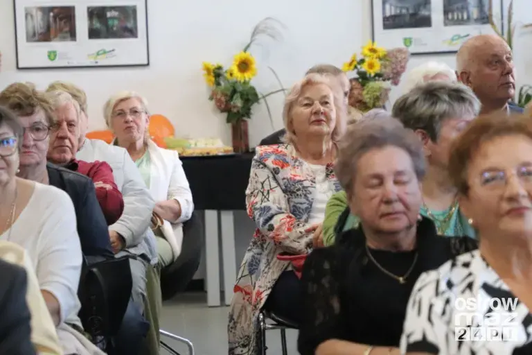 Uniwersytet Trzeciego Wieku w Ostrowi Mazowieckiej zainaugurował rok 2026/2027. Zobacz, co się działo (zdjęcia, wideo)