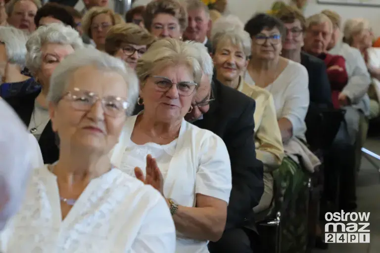 Uniwersytet Trzeciego Wieku w Ostrowi Mazowieckiej zainaugurował rok 2026/2027. Zobacz, co się działo (zdjęcia, wideo)