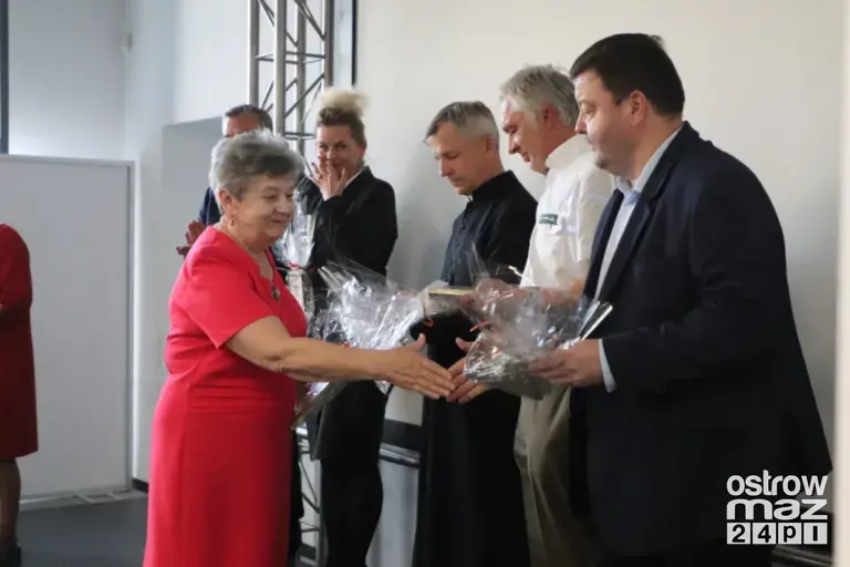 Uniwersytet Trzeciego Wieku w Ostrowi Mazowieckiej zainaugurował rok 2026/2027. Zobacz, co się działo (zdjęcia, wideo)