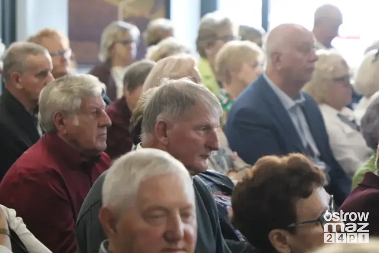 Uniwersytet Trzeciego Wieku w Ostrowi Mazowieckiej zainaugurował rok 2026/2027. Zobacz, co się działo (zdjęcia, wideo)