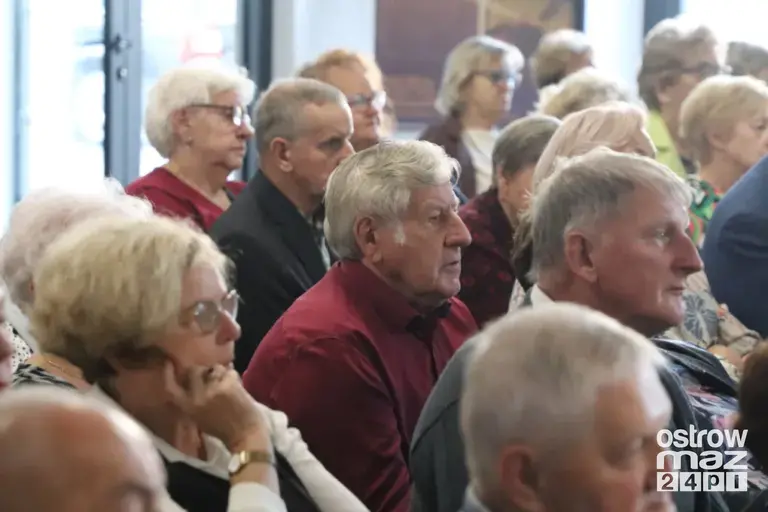 Uniwersytet Trzeciego Wieku w Ostrowi Mazowieckiej zainaugurował rok 2026/2027. Zobacz, co się działo (zdjęcia, wideo)