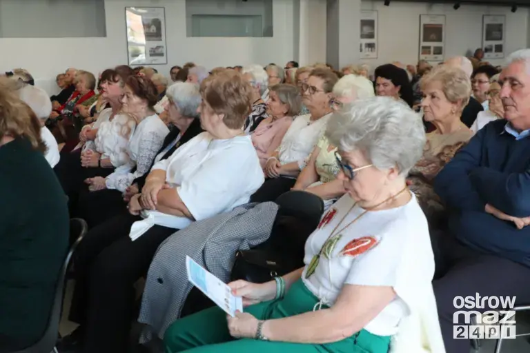 Uniwersytet Trzeciego Wieku w Ostrowi Mazowieckiej zainaugurował rok 2026/2027. Zobacz, co się działo (zdjęcia, wideo)