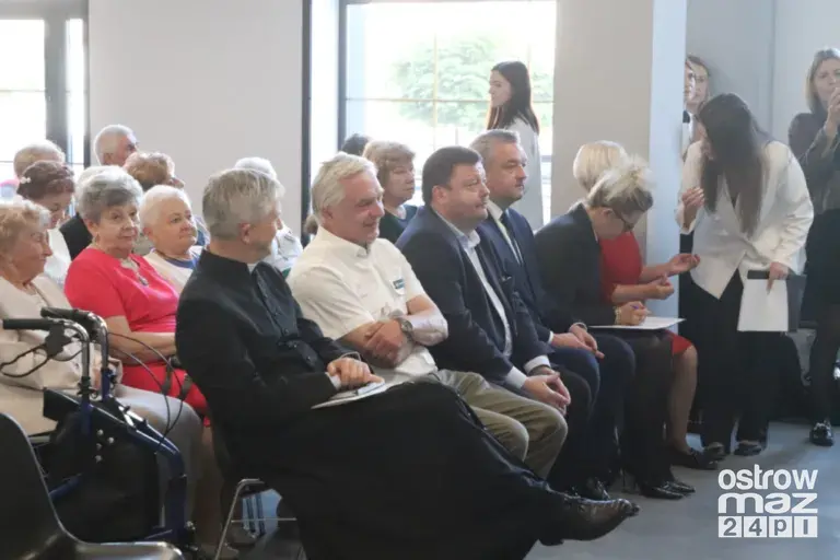 Uniwersytet Trzeciego Wieku w Ostrowi Mazowieckiej zainaugurował rok 2026/2027. Zobacz, co się działo (zdjęcia, wideo)