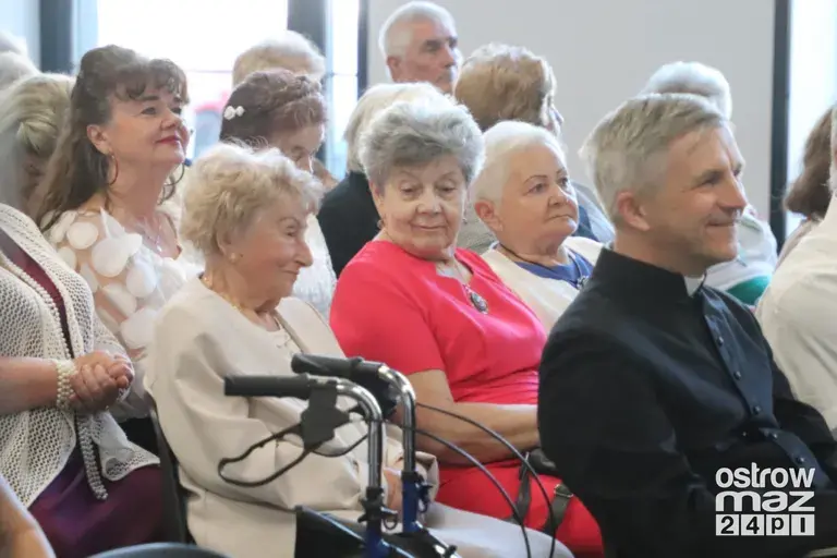 Uniwersytet Trzeciego Wieku w Ostrowi Mazowieckiej zainaugurował rok 2026/2027. Zobacz, co się działo (zdjęcia, wideo)