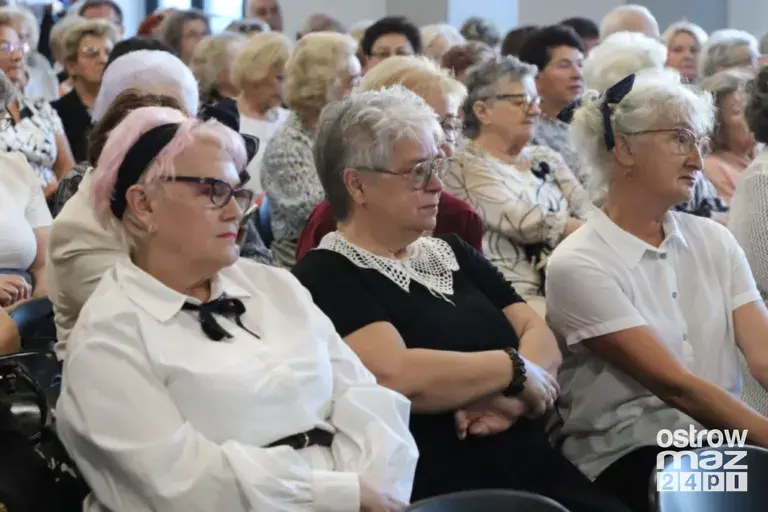 Uniwersytet Trzeciego Wieku w Ostrowi Mazowieckiej zainaugurował rok 2026/2027. Zobacz, co się działo (zdjęcia, wideo)