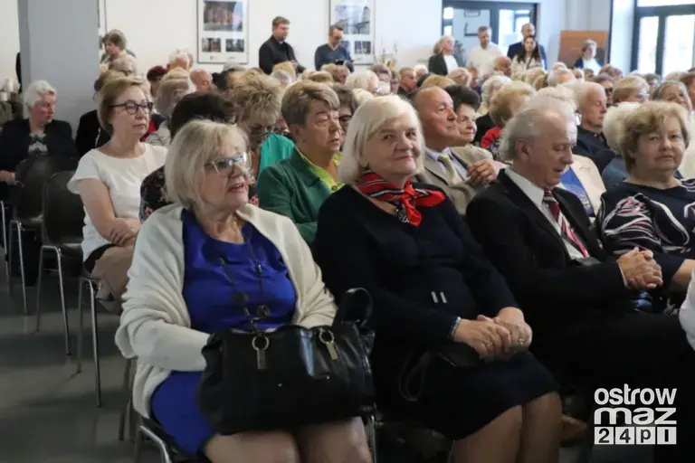 Uniwersytet Trzeciego Wieku w Ostrowi Mazowieckiej zainaugurował rok 2026/2027. Zobacz, co się działo (zdjęcia, wideo)