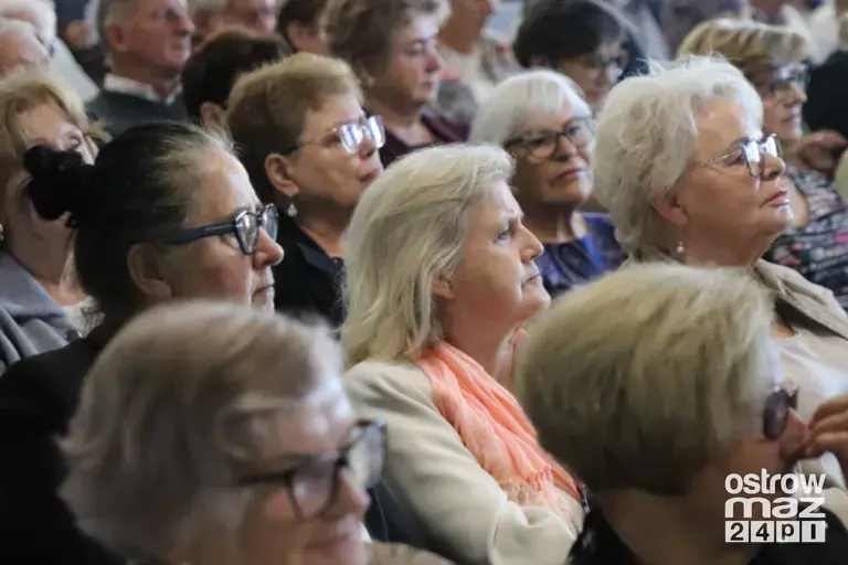 Uniwersytet Trzeciego Wieku w Ostrowi Mazowieckiej zainaugurował rok 2026/2027. Zobacz, co się działo (zdjęcia, wideo)