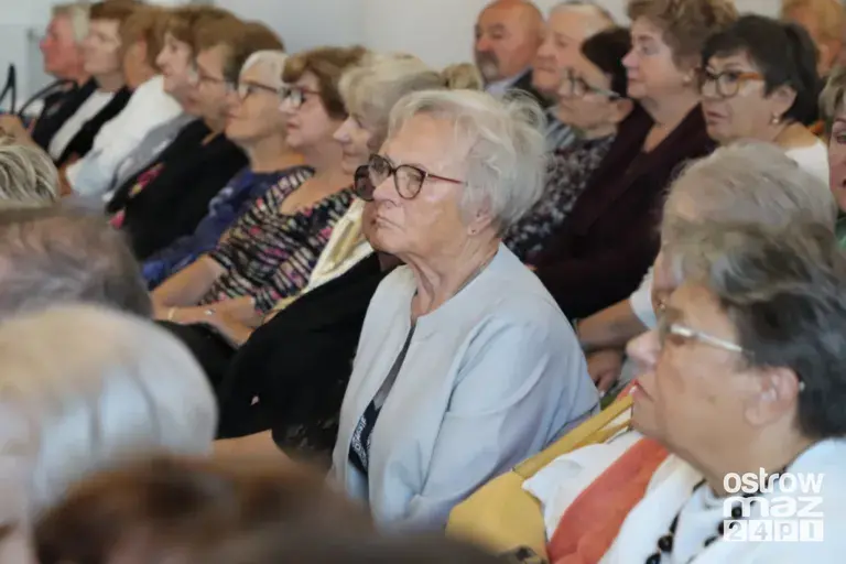 Uniwersytet Trzeciego Wieku w Ostrowi Mazowieckiej zainaugurował rok 2026/2027. Zobacz, co się działo (zdjęcia, wideo)