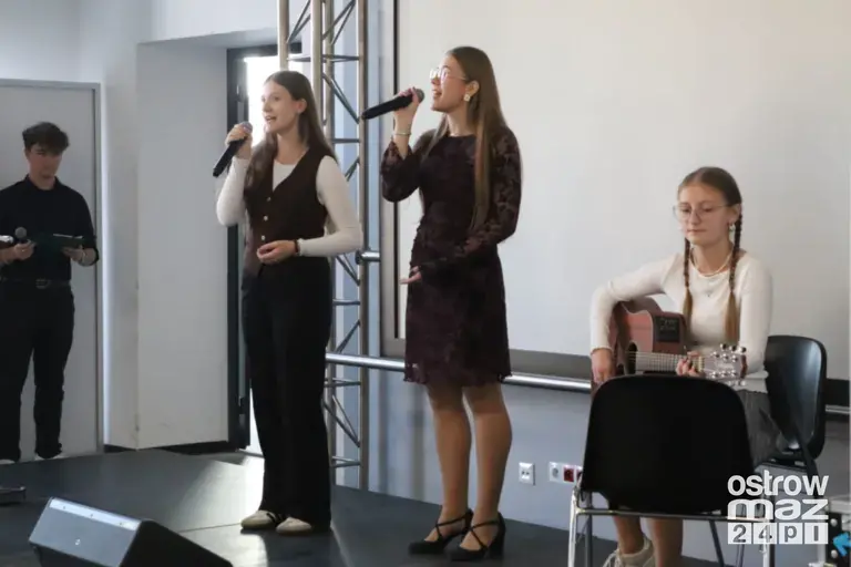 Uniwersytet Trzeciego Wieku w Ostrowi Mazowieckiej zainaugurował rok 2026/2027. Zobacz, co się działo (zdjęcia, wideo)