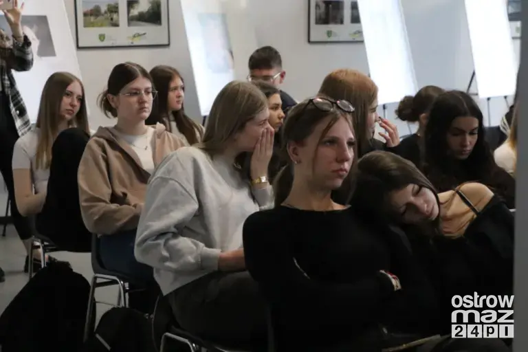 6. Ostrowiada Literacka trwa. W Starej Elektrowni rozmawiano o książkach, teatrze i Ostrowi (zdjęcia, wideo)