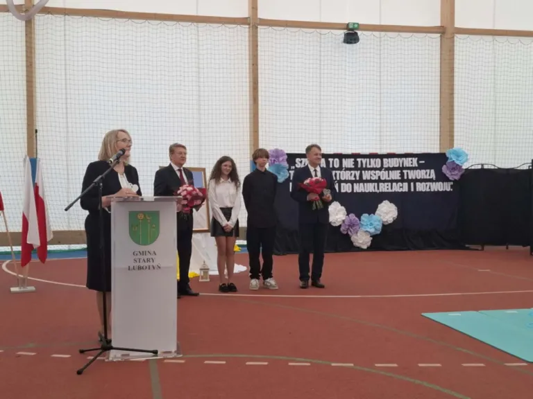 Najpierw świętowali jubileusz, później otworzyli boisko. Ważny dzień w Starym Lubotyniu. Fot. UG w Starym Lubotyniu