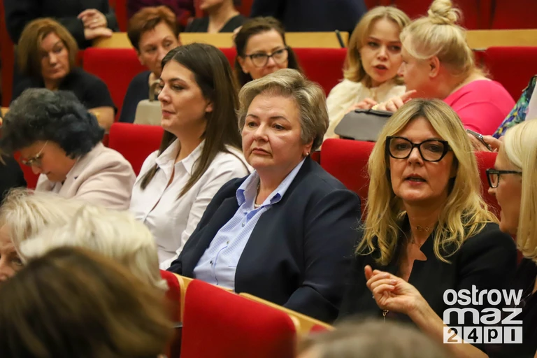 35 lat razem dla pacjentów. Pielęgniarki i położne świętowały w Ostrołęce