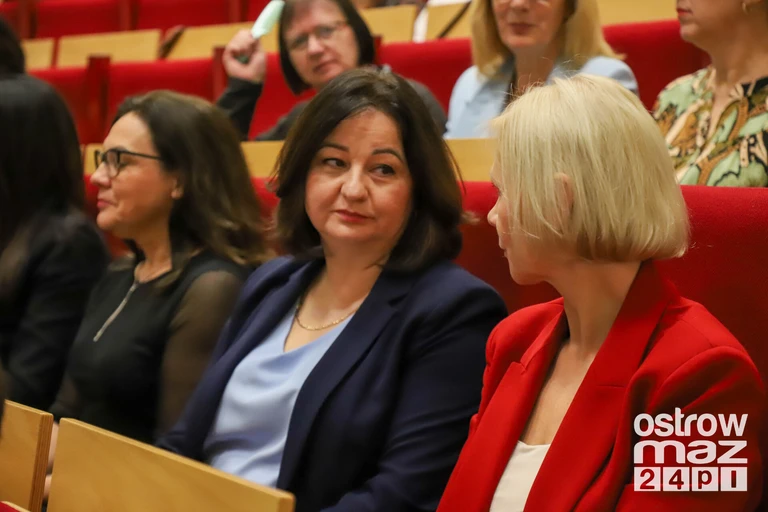 35 lat razem dla pacjentów. Pielęgniarki i położne świętowały w Ostrołęce