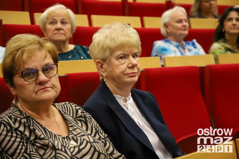 35 lat razem dla pacjentów. Pielęgniarki i położne świętowały w Ostrołęce