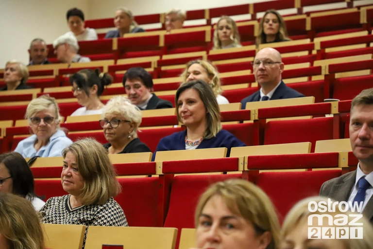 35 lat razem dla pacjentów. Pielęgniarki i położne świętowały w Ostrołęce