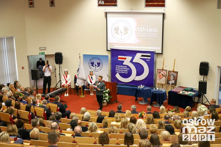 35 lat razem dla pacjentów. Pielęgniarki i położne świętowały w Ostrołęce