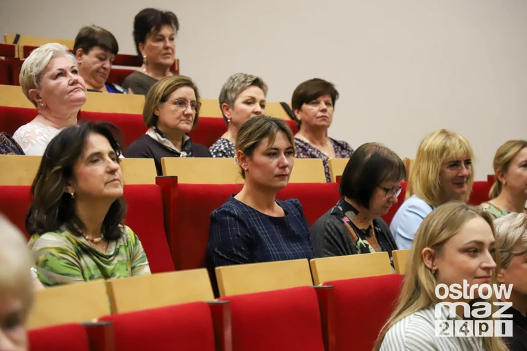 35 lat razem dla pacjentów. Pielęgniarki i położne świętowały w Ostrołęce