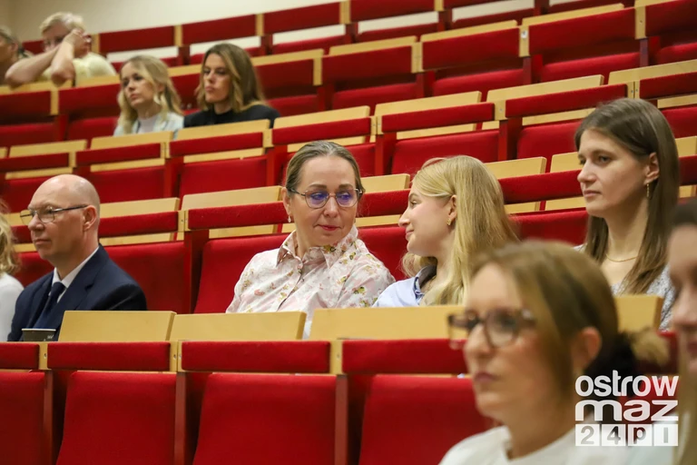 35 lat razem dla pacjentów. Pielęgniarki i położne świętowały w Ostrołęce