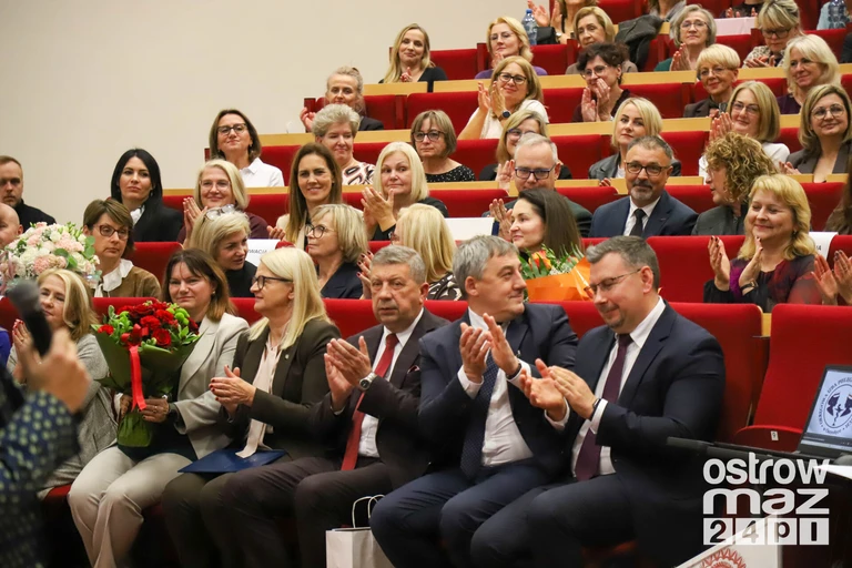 35 lat razem dla pacjentów. Pielęgniarki i położne świętowały w Ostrołęce