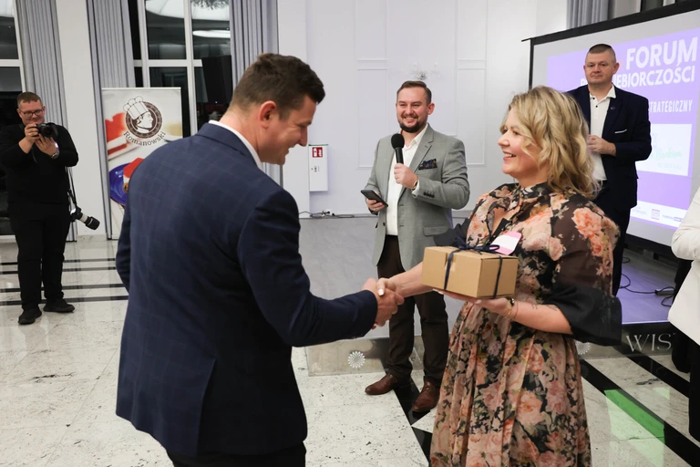 3. Regionalne Forum Przedsiębiorczości - ciekawe rozmowy (nie tylko o biznesie) i 300 osób w sali Wisteria (zdjęcia)