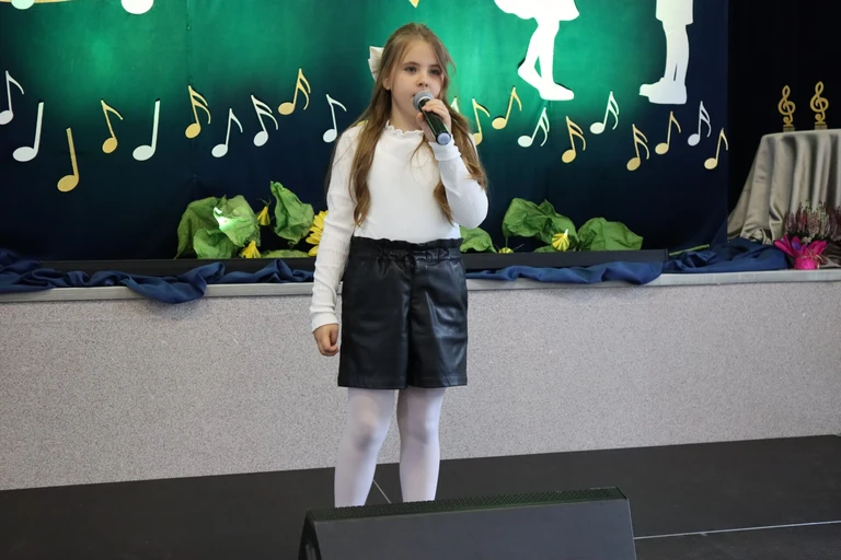 Młodzi wokaliści pokazali talent. Za nami XII Festiwal 'Nutka' w Goworowie. Fot. Szkoła Podstawowa w Goworowie
