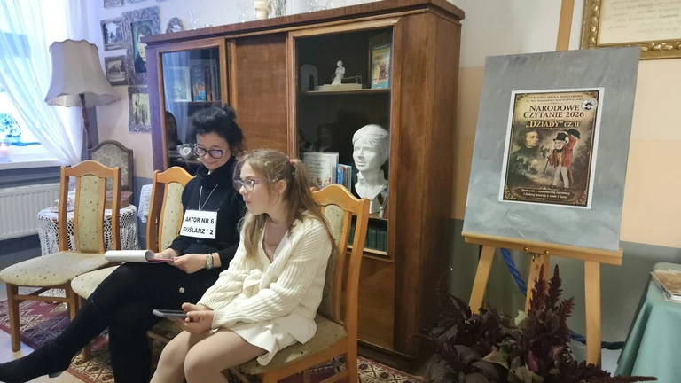 Narodowe Czytanie w SP w Rząśniku Włośćiańskim. Fot. Archiwum szkoły