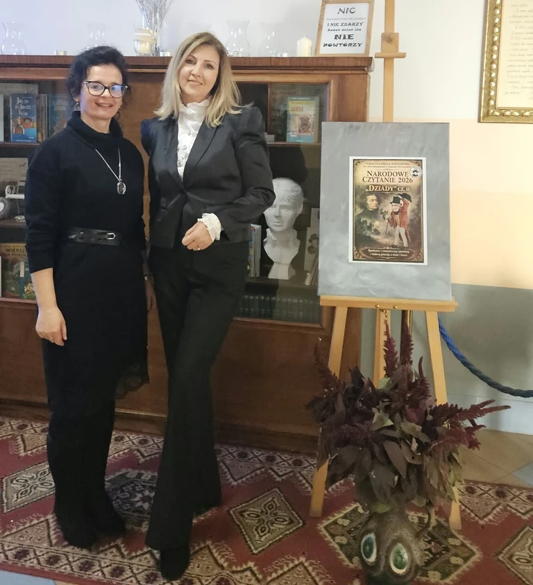 Narodowe Czytanie w SP w Rząśniku Włośćiańskim. Fot. Archiwum szkoły