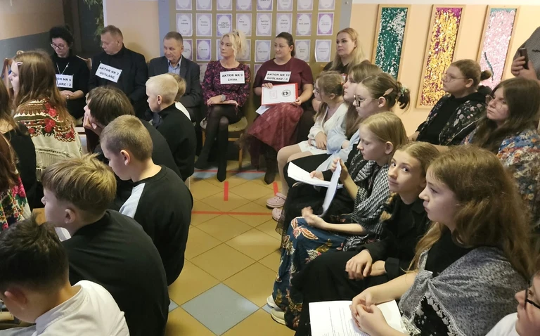 Narodowe Czytanie w SP w Rząśniku Włośćiańskim. Fot. Archiwum szkoły