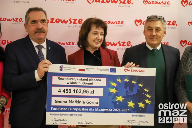Podpisanie umowy na dofinansowanie rewitalizacji zabytkowego budynku dawnej plebanii w Małkini Górnej