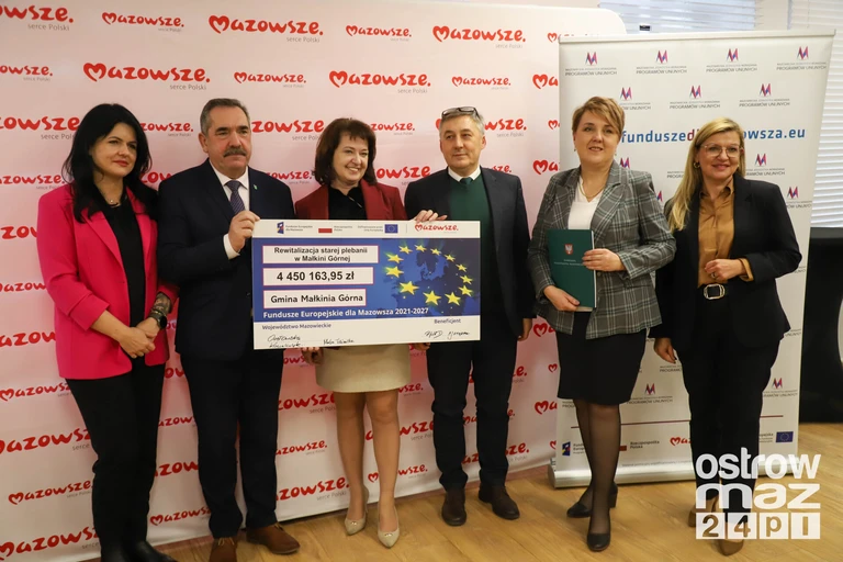 Podpisanie umowy na dofinansowanie rewitalizacji zabytkowego budynku dawnej plebanii w Małkini Górnej