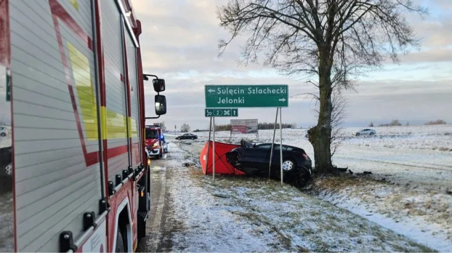 Tragiczny wypadek na drodze w kierunku Łomży. Kierowca samochodu zginął na miejscu (zdjęcia)
